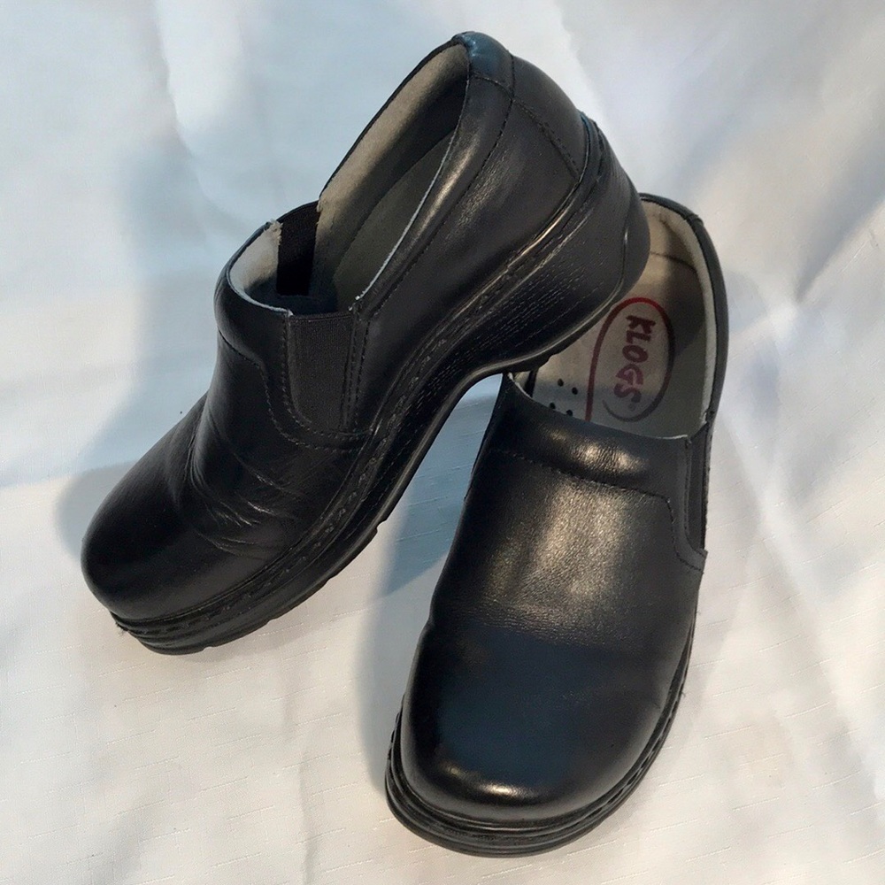 Black Slip-On Women's Clog Shoes - Picture 4 of 8